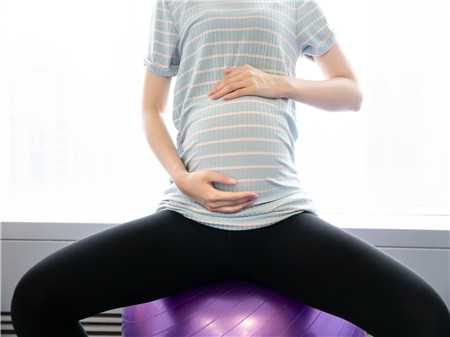 北京借卵子生子医院~北京哪家供卵快~，孕妇瑜伽可以做蹲着的动作吗